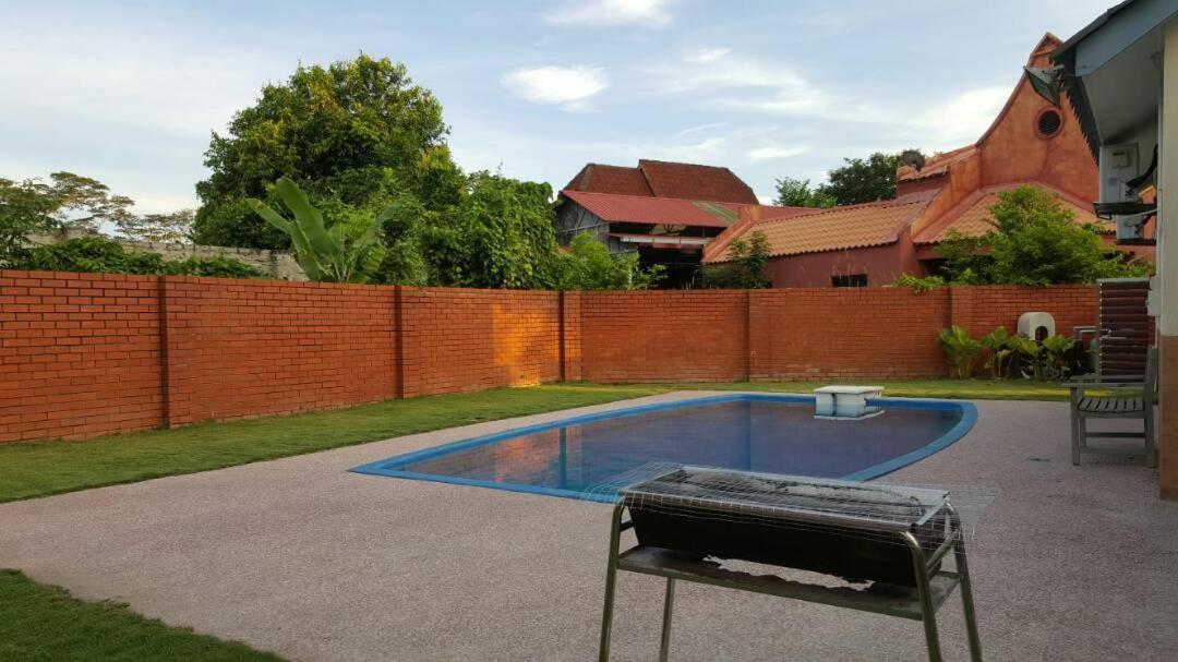 Villa With Private Swimming Pool Malacca Exterior foto