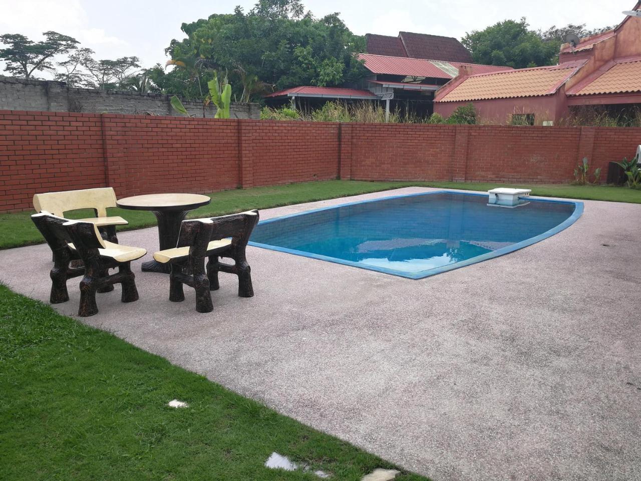 Villa With Private Swimming Pool Malacca Exterior foto